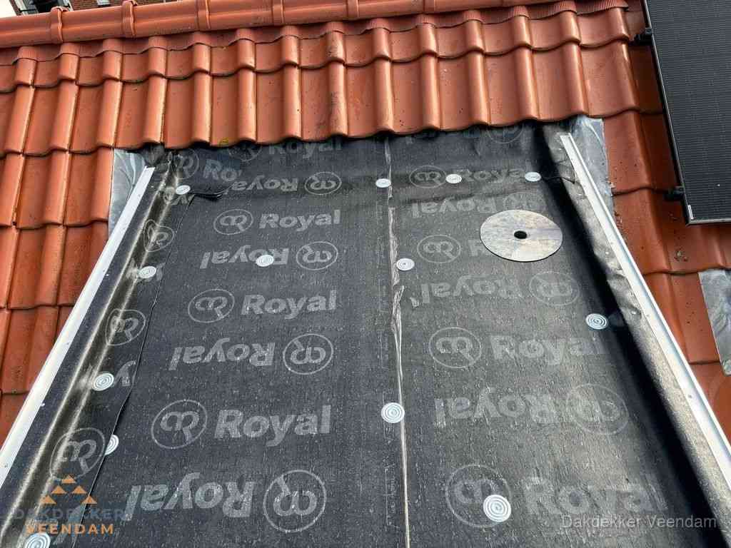 Nieuw dak met dakpannen en Royal onderlaag bij woning in Veendam