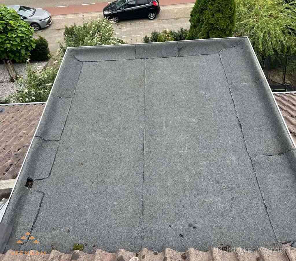 Dakbedekking schuur met bitumen in Veendam