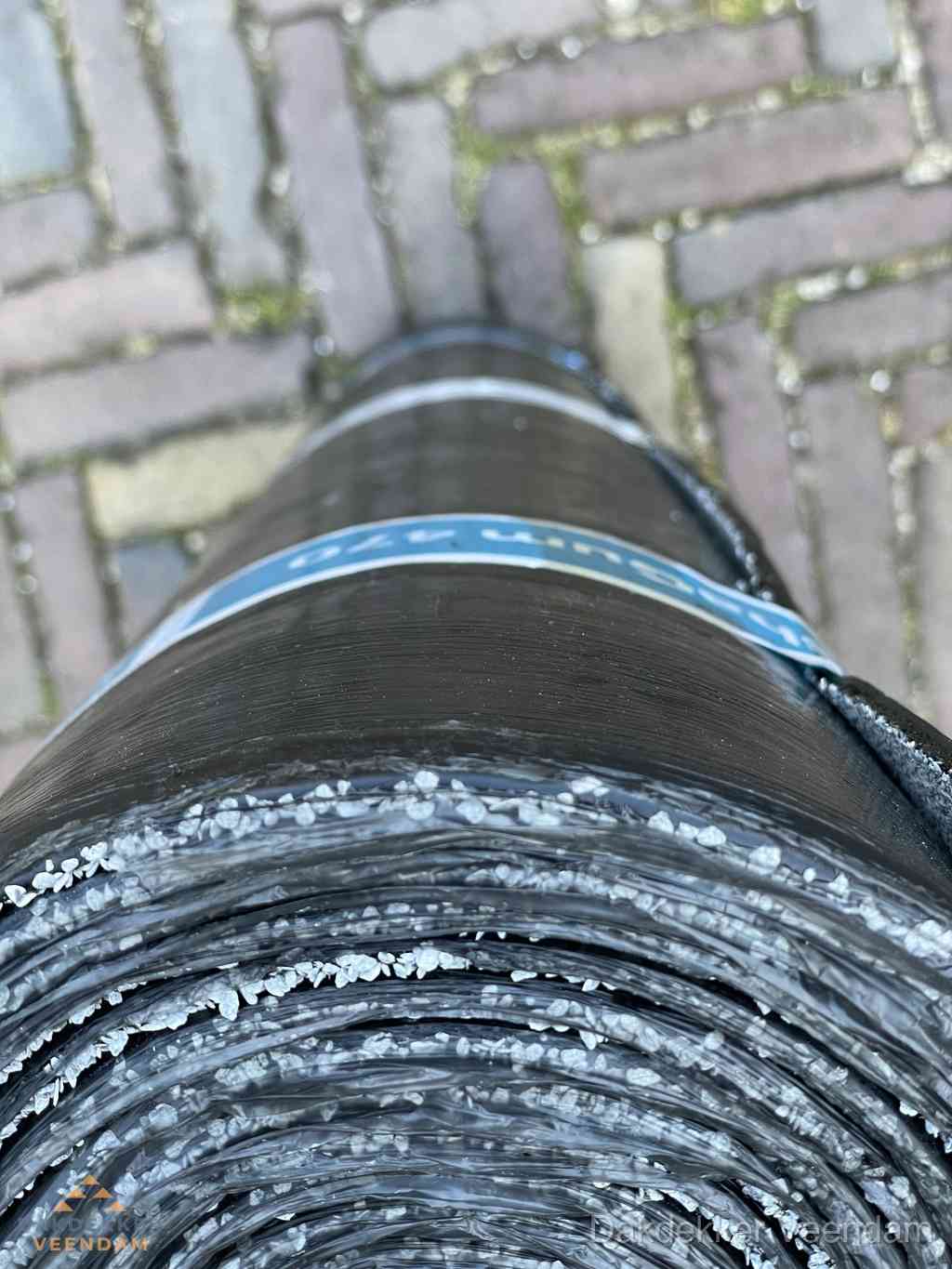 Rol bitumen dakleer met leislag voor plat dak in Veendam